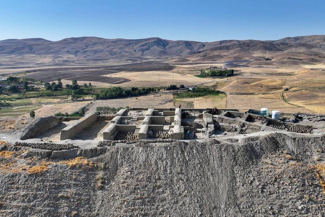 Odanın içindeki yığın, arkeologları şaşkına çevirdi! Urartular neden gizlemiş olabilir? 9